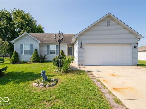 870 Shoreline Lane , Franklin, IN 46131