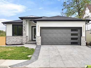 1709 S 28th Street, Omaha, NE 68105