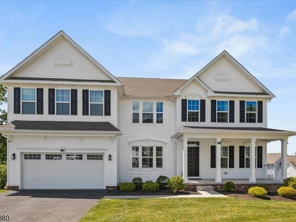 2 Vansickle Ct, Roxbury, NJ 07850