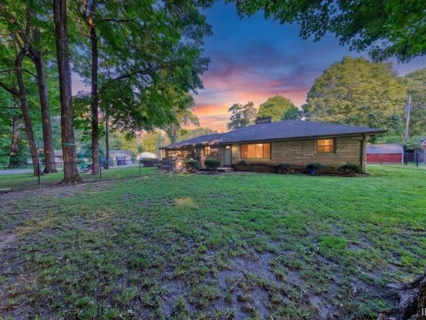 12211 S Old Road, Muncie, IN 47302
