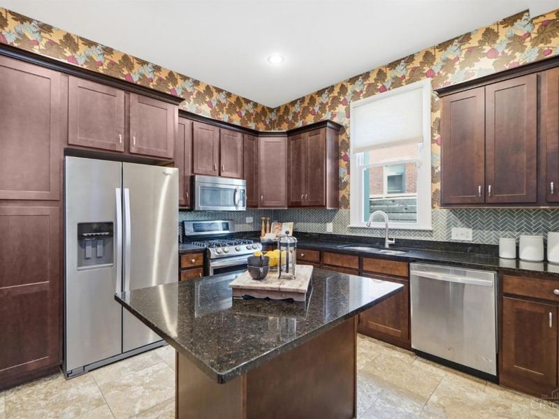 558 Milton Street, Cincinnati, OH 45202 Photo 14