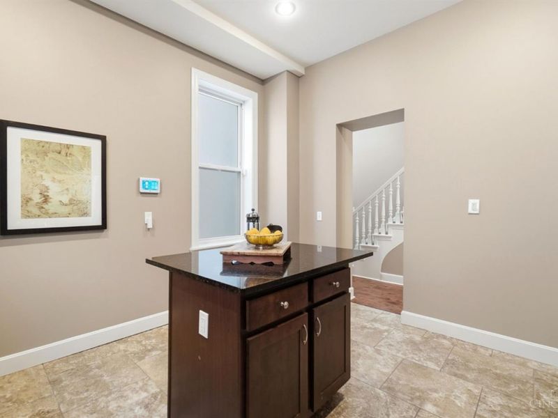 558 Milton Street, Cincinnati, OH 45202 Photo 16