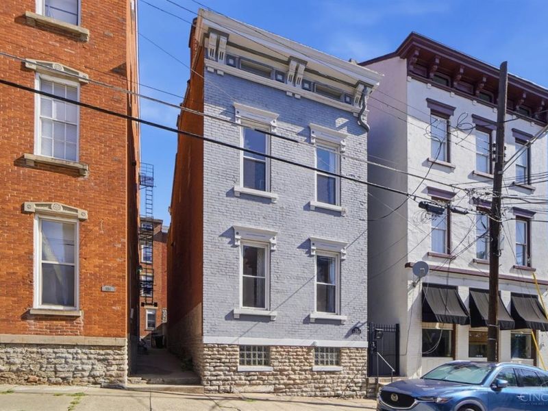 558 Milton Street, Cincinnati, OH 45202 Photo 2