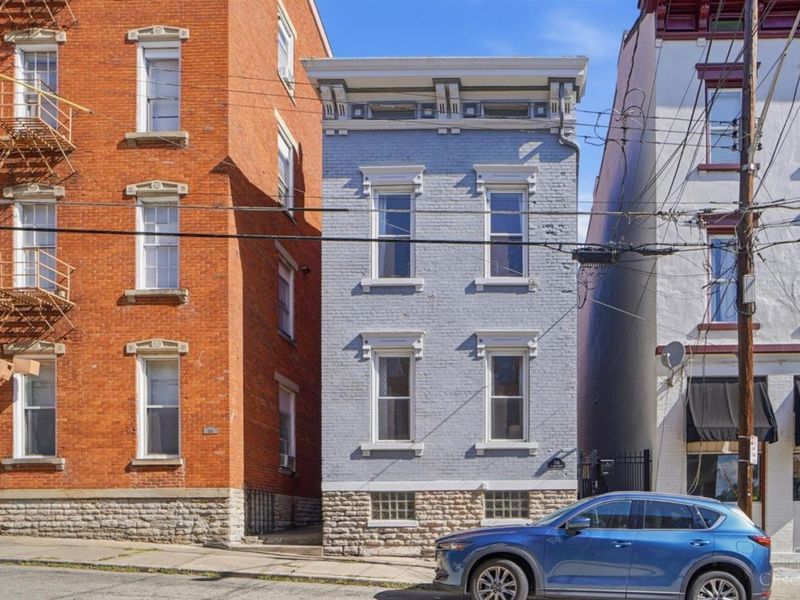 558 Milton Street, Cincinnati, OH 45202 Photo 3