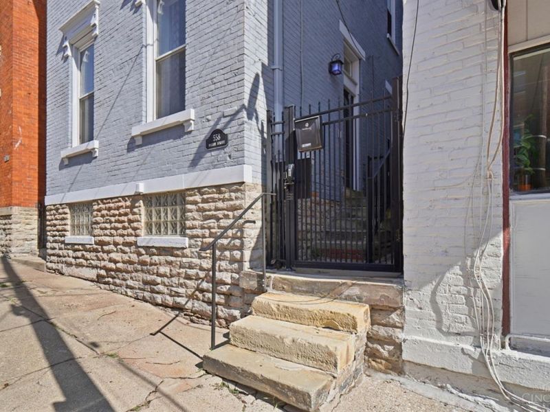 558 Milton Street, Cincinnati, OH 45202 Photo 4