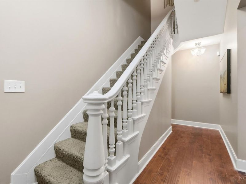 558 Milton Street, Cincinnati, OH 45202 Photo 8