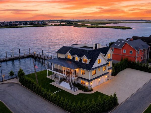 1 North Drive , Baldwin Harbor, NY 11510