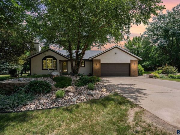 26986 Cactus Pl, Sioux Falls, SD 57108