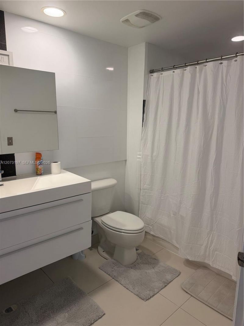 2775 NE 187th St, Unit 419, Aventura, FL 33180 Photo