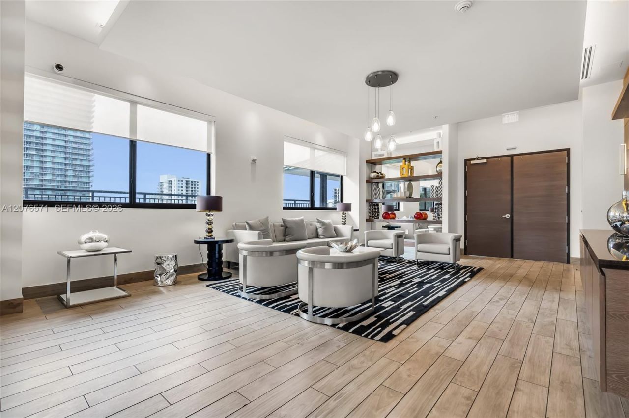 999 SW 1st Ave, Unit 1114, Miami, FL 33130 Photo