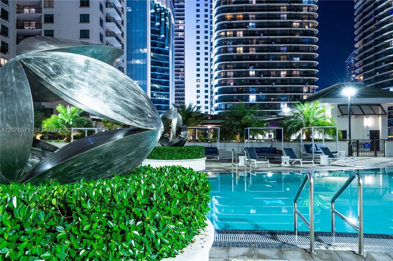 999 SW 1st Ave, Unit 1114, Miami, FL 33130 Photo