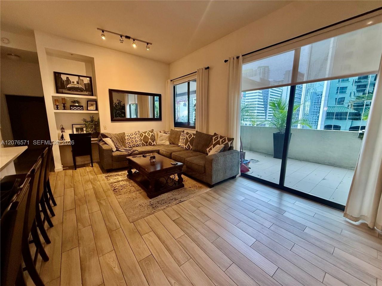 999 SW 1st Ave, Unit 1114, Miami, FL 33130 Photo