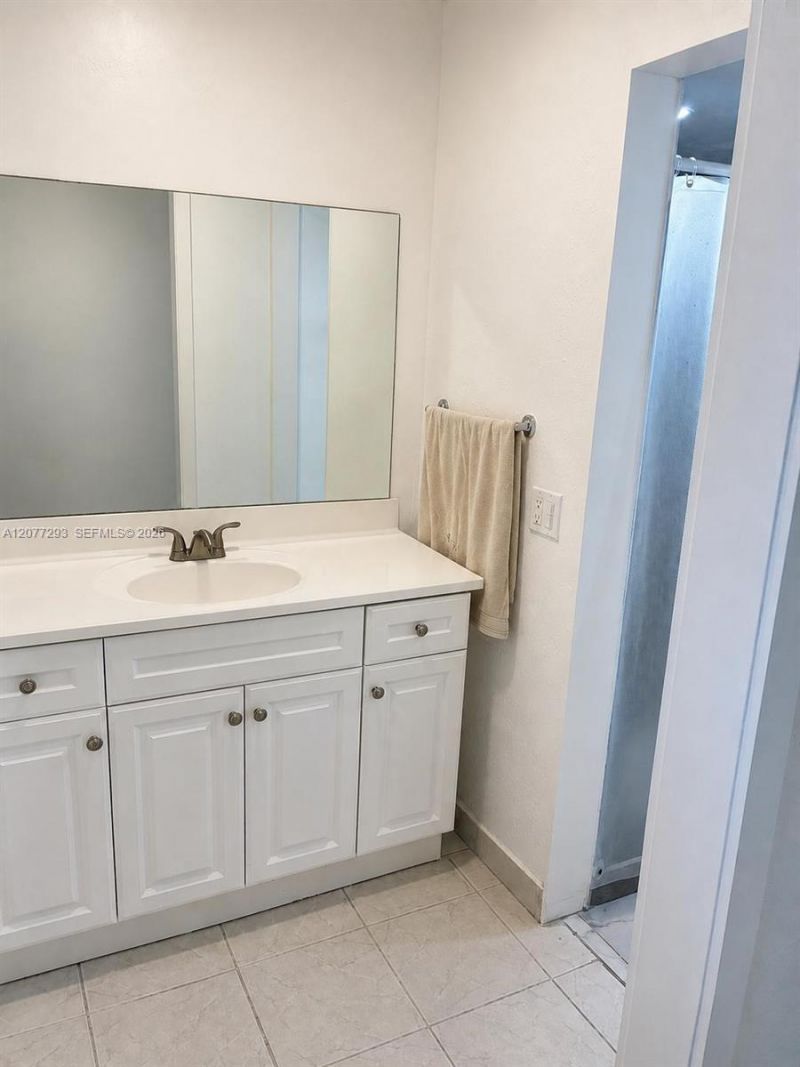 9171 Fontainebleau Blvd, Unit 5, Miami, FL 33172 Photo