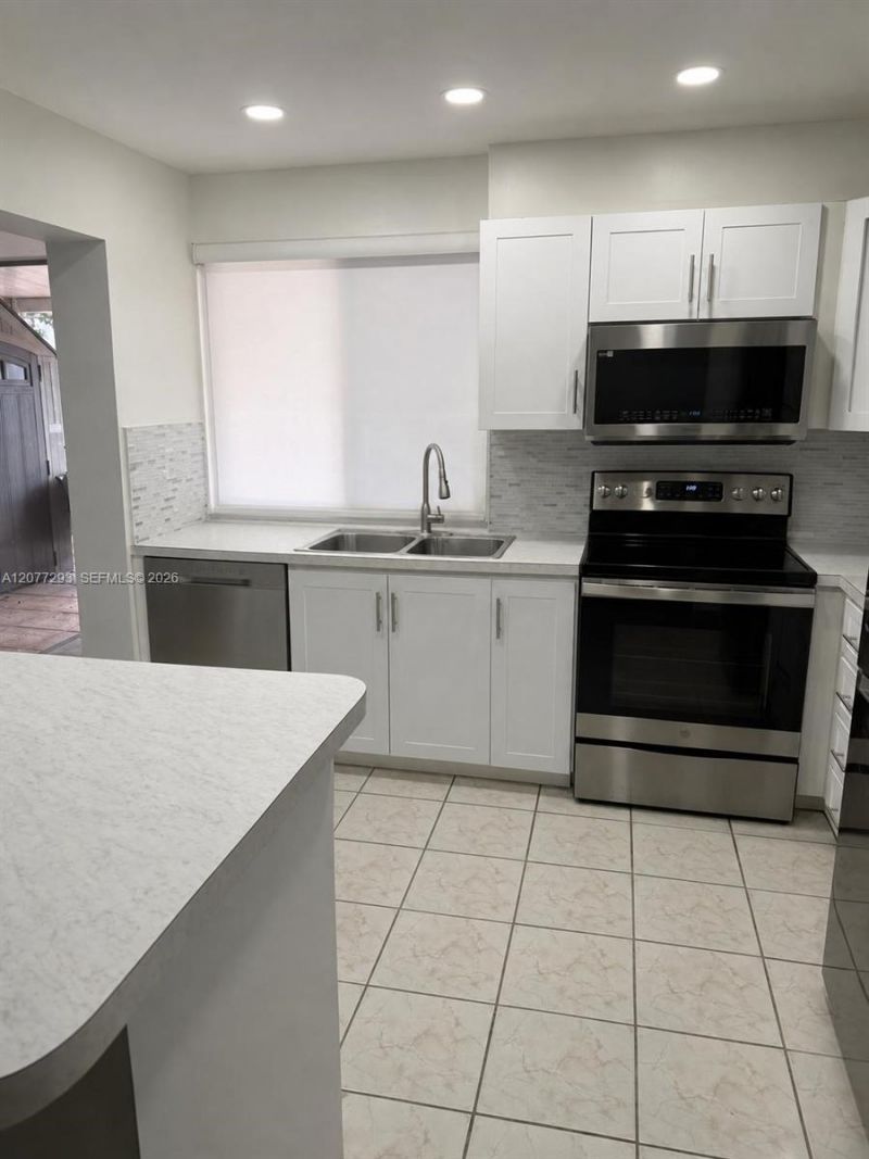 9171 Fontainebleau Blvd, Unit 5, Miami, FL 33172 Photo