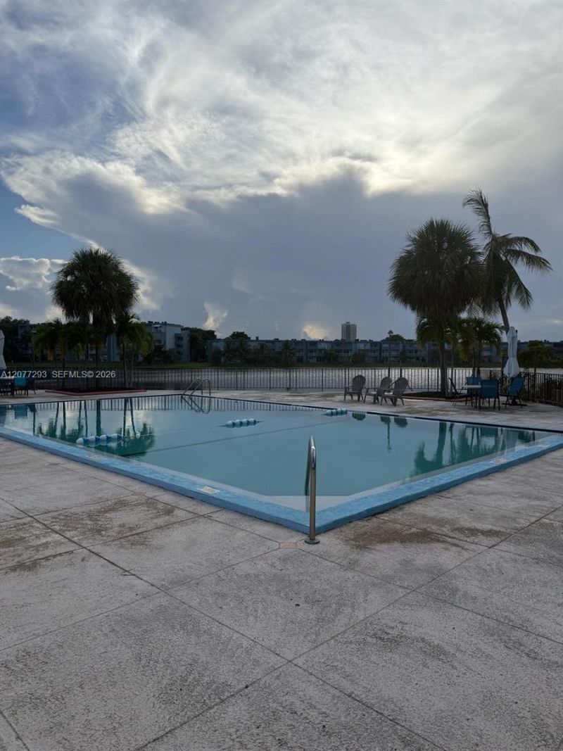 9171 Fontainebleau Blvd, Unit 5, Miami, FL 33172 Photo