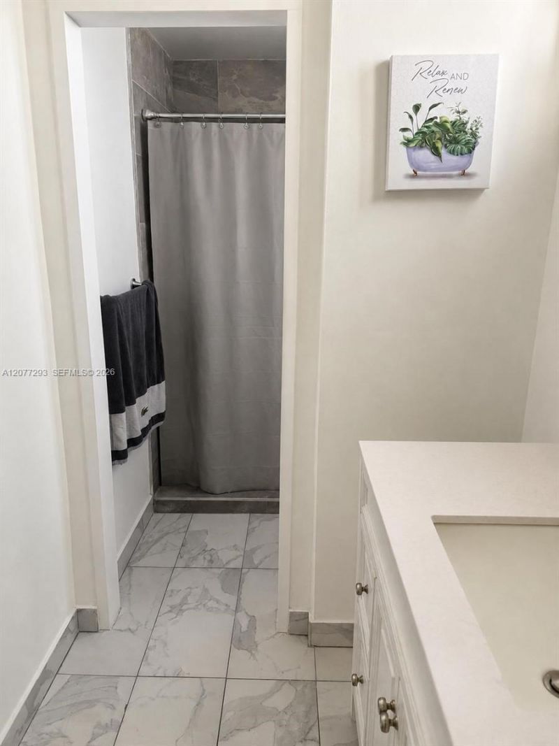 9171 Fontainebleau Blvd, Unit 5, Miami, FL 33172 Photo