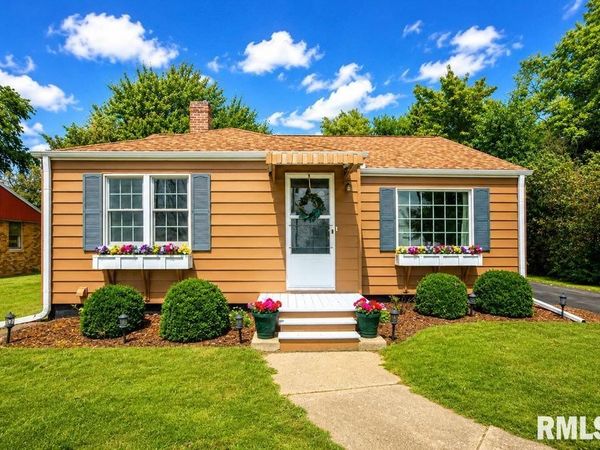 2381 N State Route 8 Route, Elmwood, IL 61529