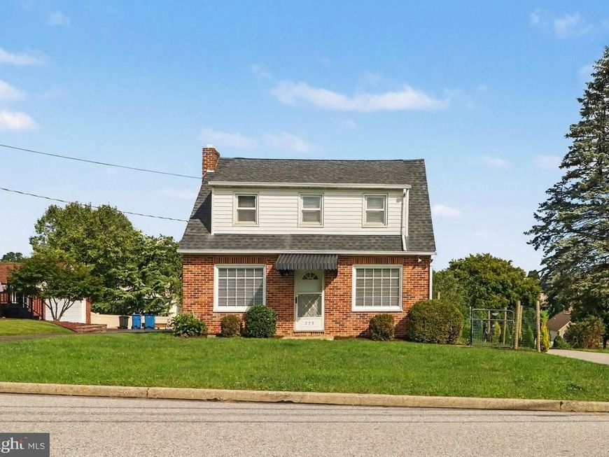 223 W Ore Street, Seven Valleys, PA 17360 Main Photo