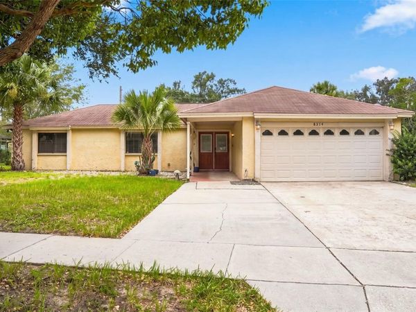8334 CROSSWICKS DRIVE , ORLANDO, FL 32819