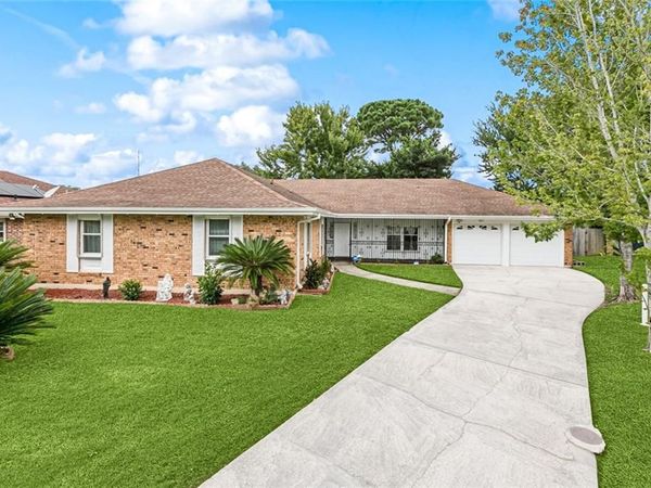7631 SPRING LAKE Drive, New Orleans, LA 70126