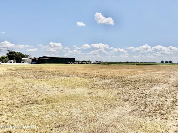 Highway 8 , Cleveland, MS 38732