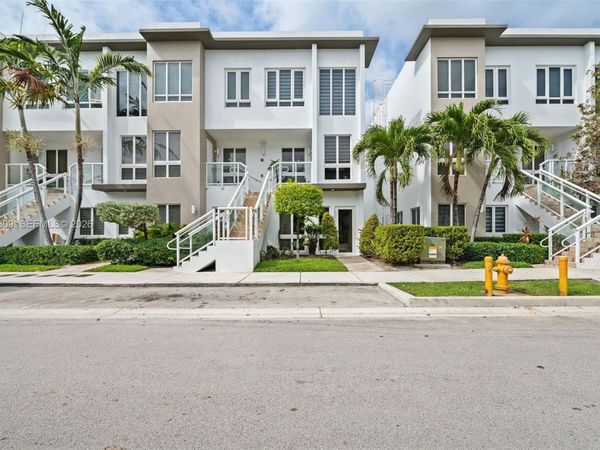 10305 NW 63rd Ter , Unit 105, Doral, FL 33178