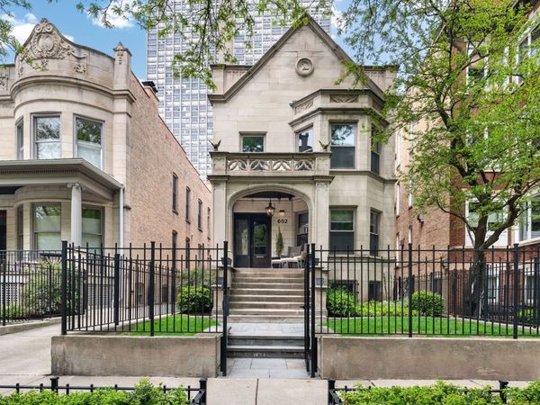 652 W Sheridan Road , Chicago, IL 60613