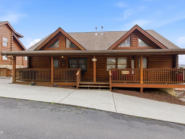 423 Big Bear Way , Pigeon Forge, TN 37863