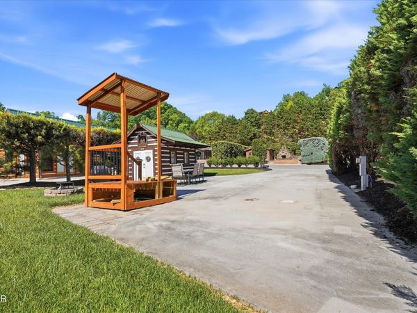 1908 Lizi Loop Way , Sevierville, TN 37862