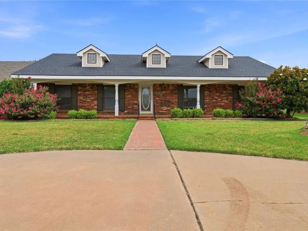 738 N Stadium Drive, Hobart, OK 73651