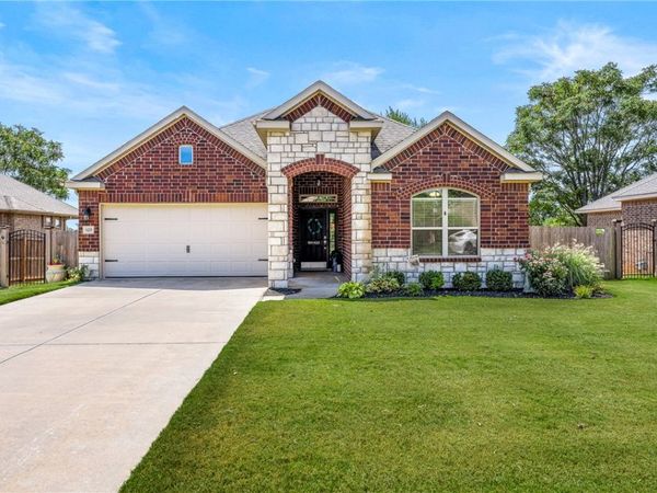 1429 S Hampton Xing, Cave Springs, AR 72718