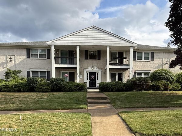 6537 Woodhall Drive, Sylvania, OH 43560