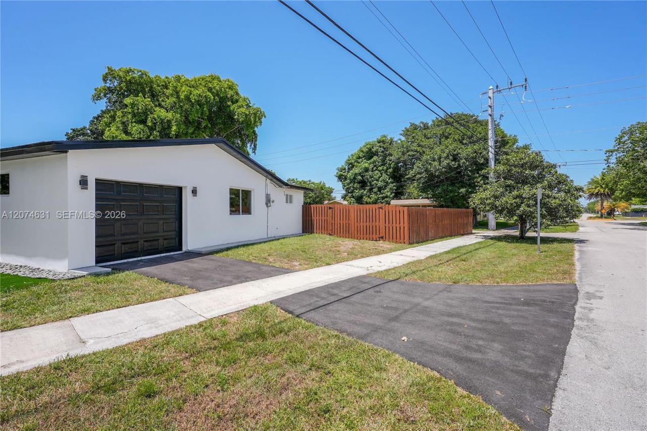 4801 Tyler St , Hollywood, FL 33021 Photo