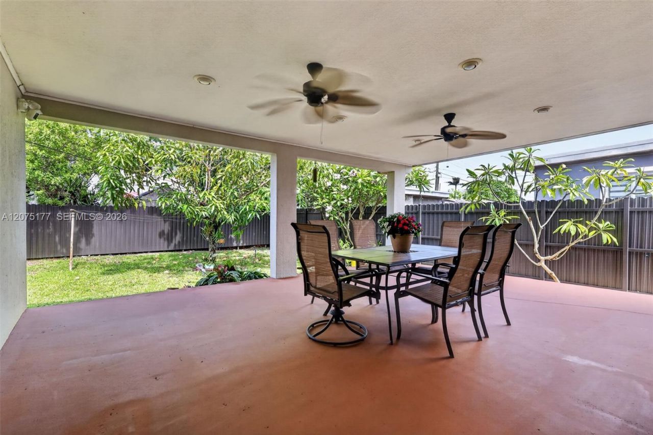 4585 E 9th Ln , Hialeah, FL 33013 Photo