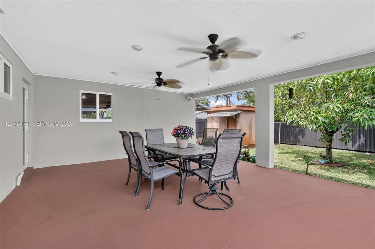 4585 E 9th Ln , Hialeah, FL 33013 Photo