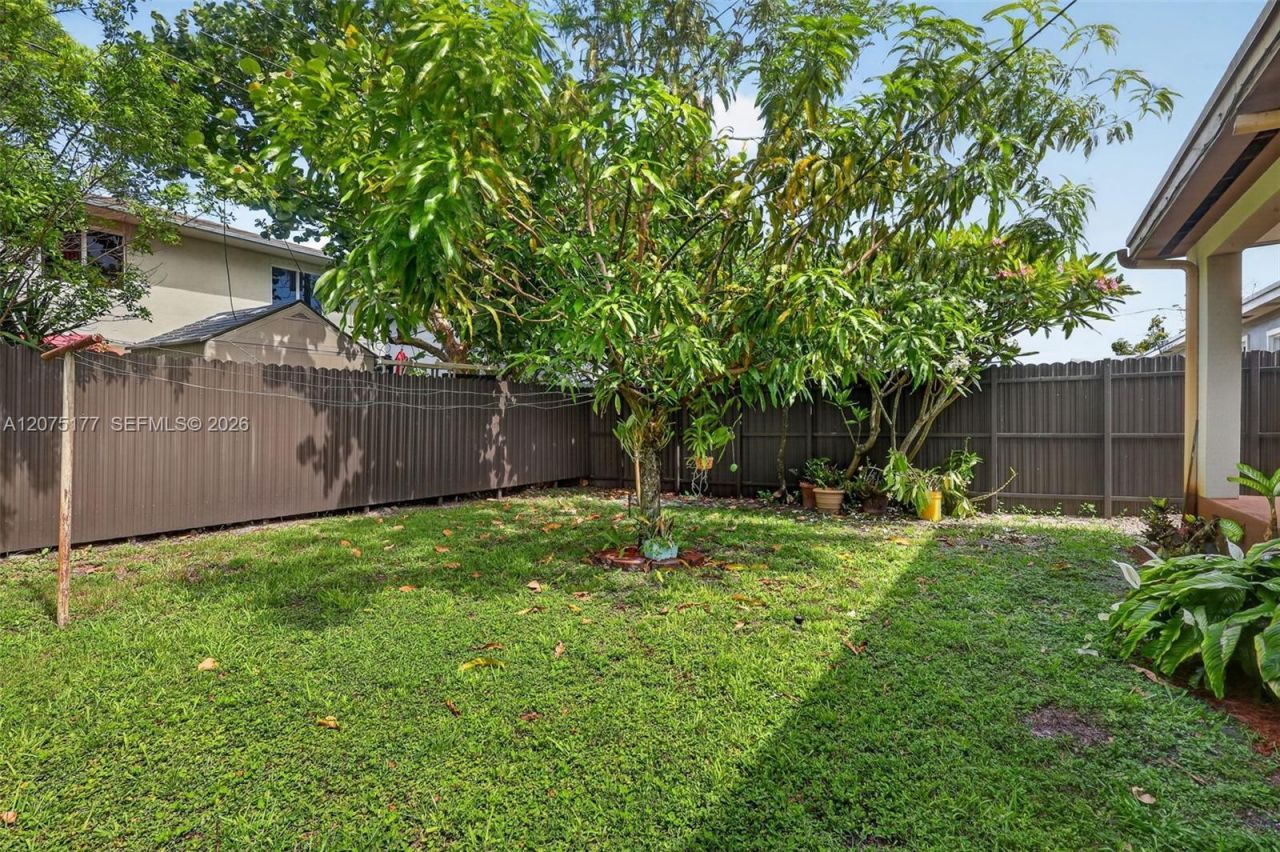 4585 E 9th Ln , Hialeah, FL 33013 Photo