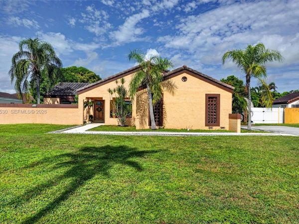 15660 SW 152nd Pl , Miami, FL 33187