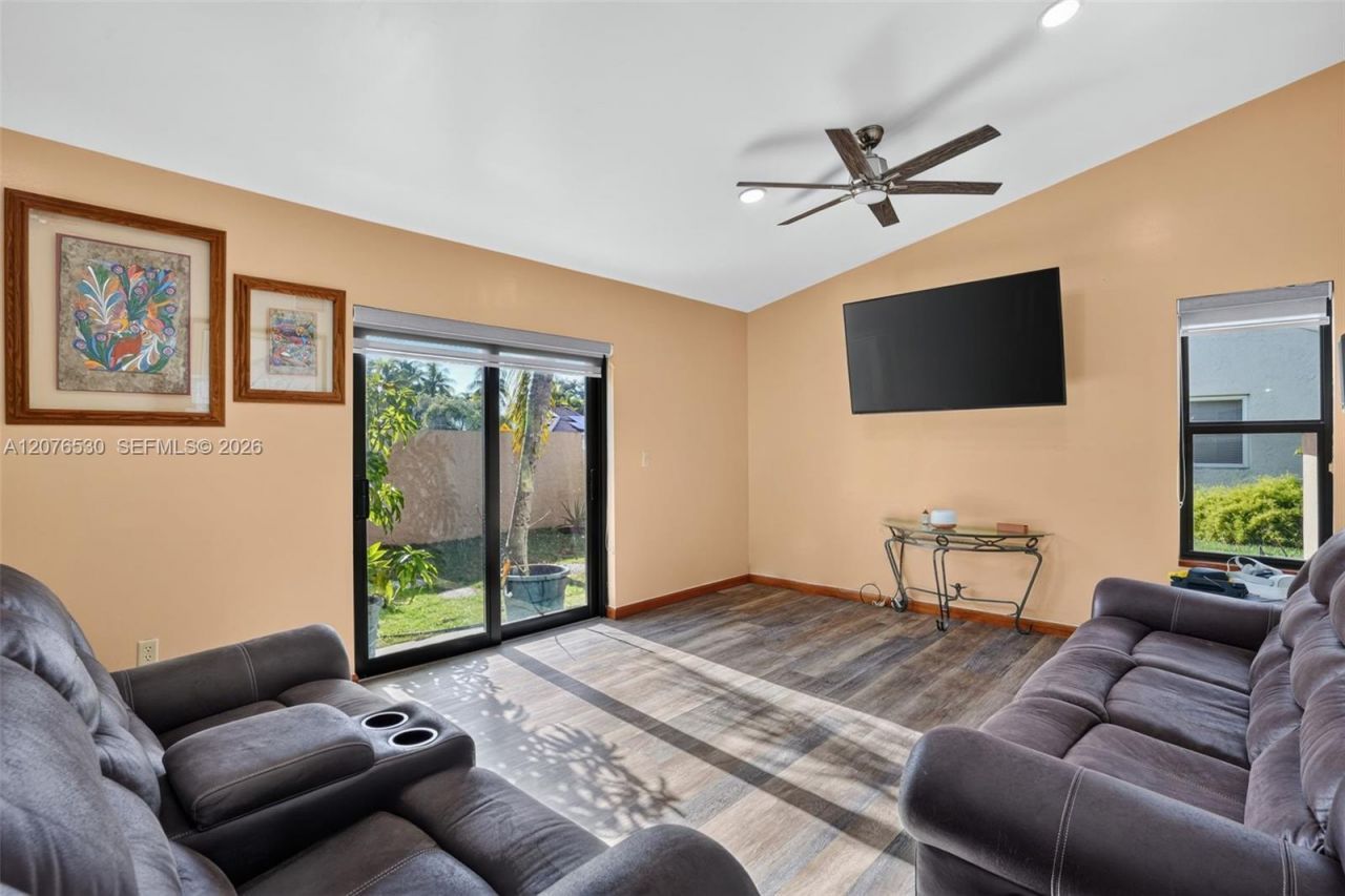 15660 SW 152nd Pl , Miami, FL 33187 Photo