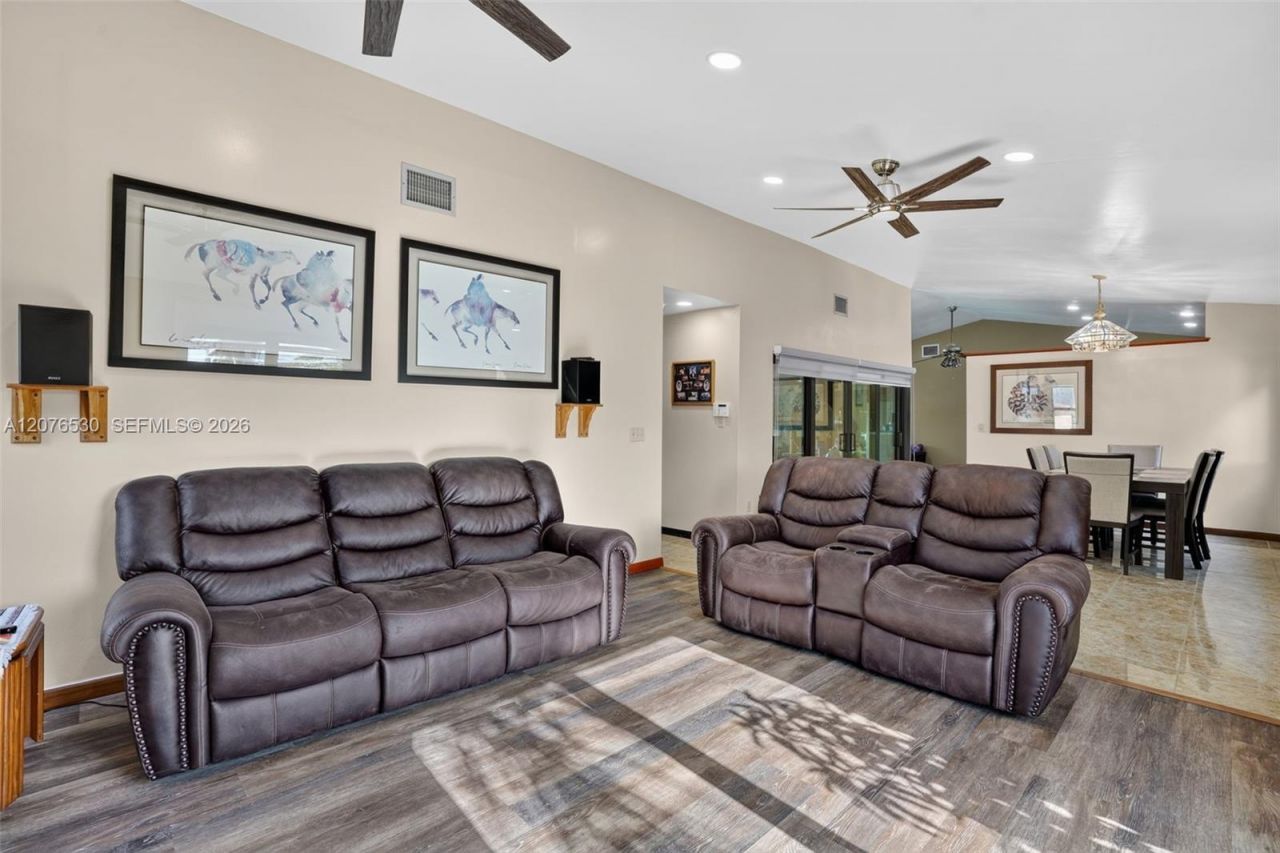 15660 SW 152nd Pl , Miami, FL 33187 Photo