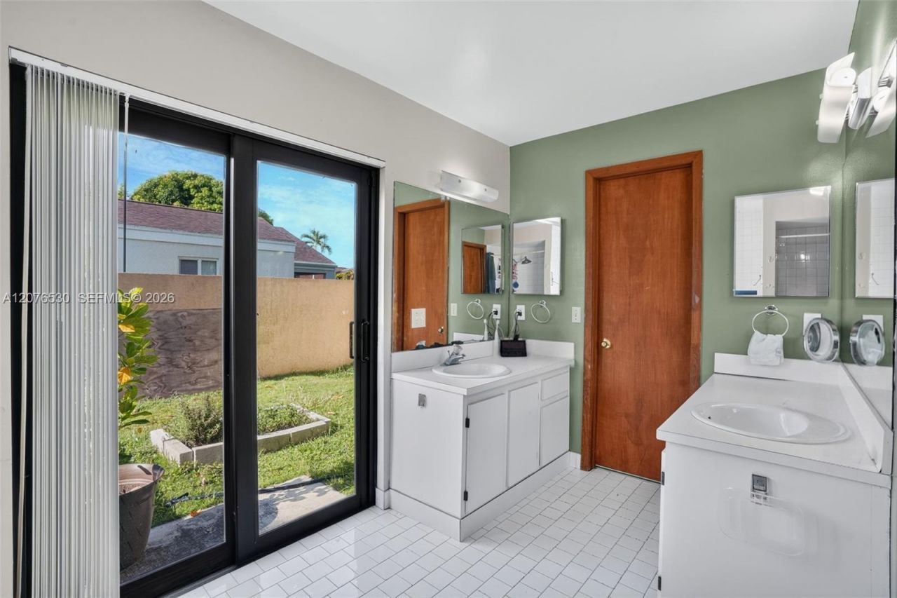 15660 SW 152nd Pl , Miami, FL 33187 Photo