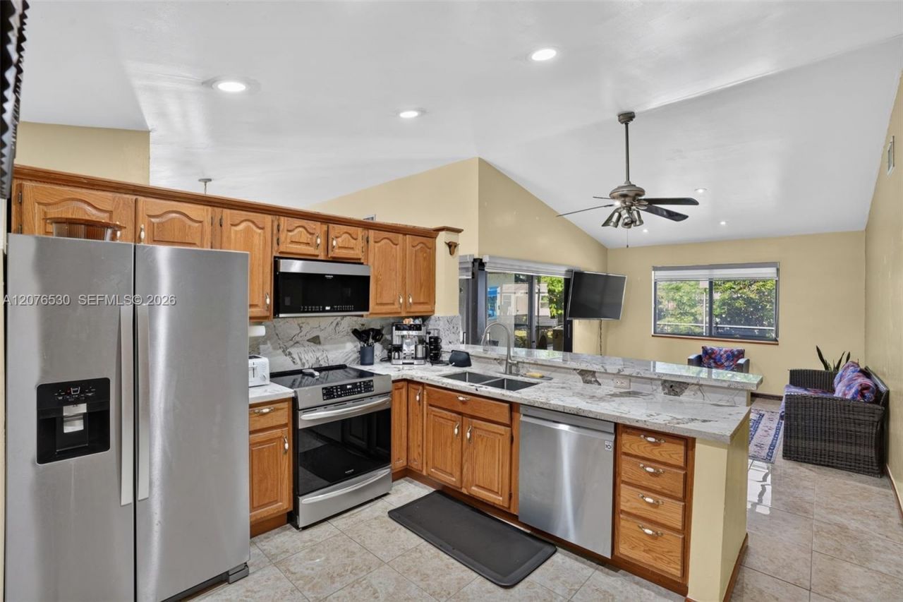 15660 SW 152nd Pl , Miami, FL 33187 Photo