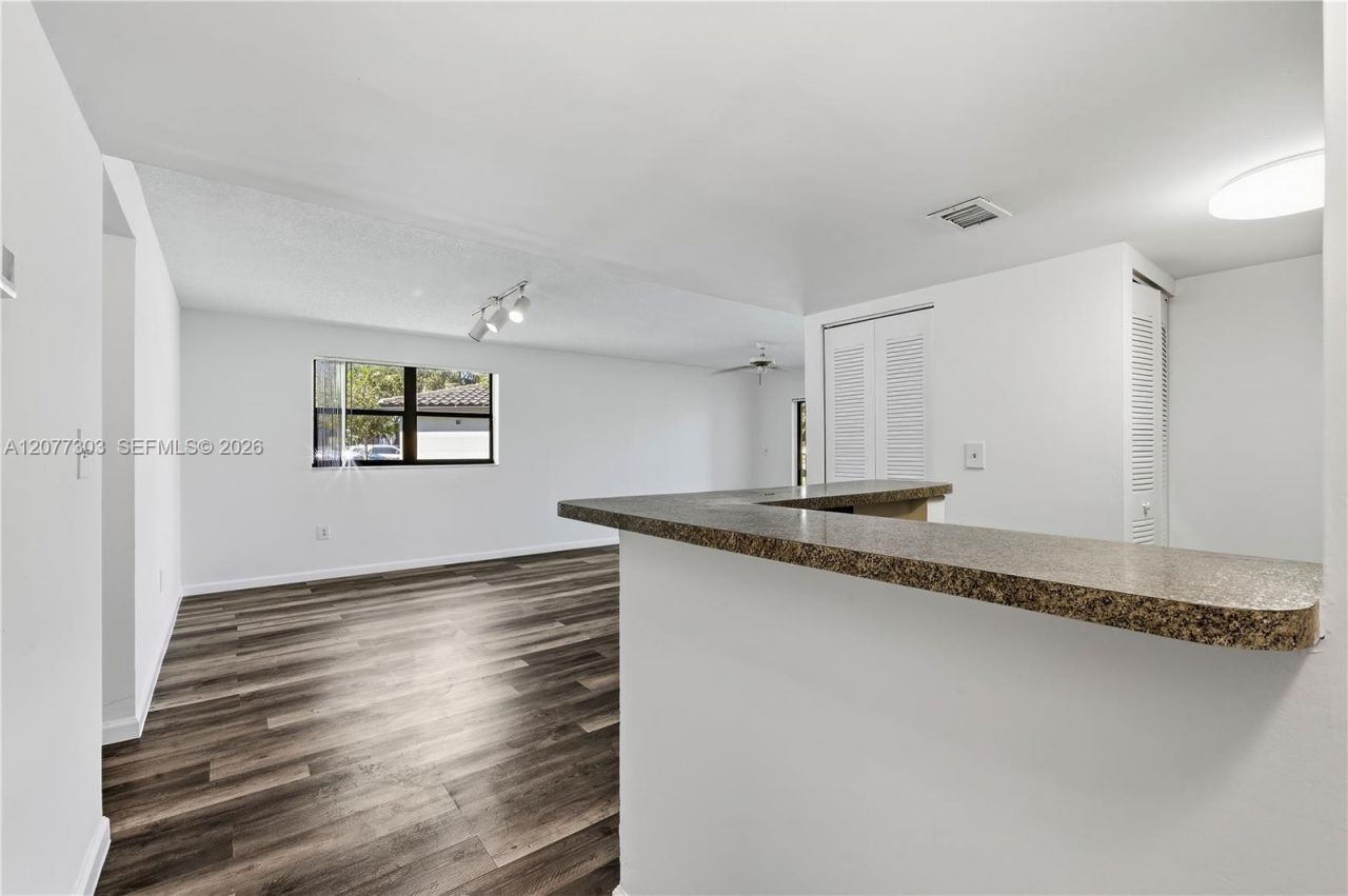 9877 Nob Hill Ct, Unit 9877, Sunrise, FL 33351 Photo