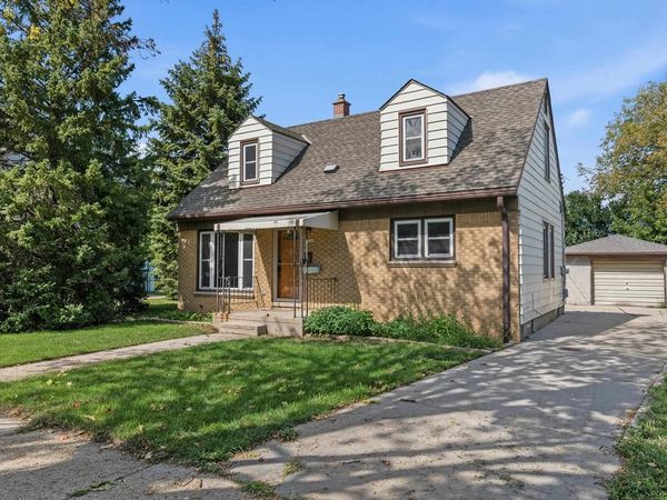 6200 W MANITOBA STREET, Milwaukee, WI 53219