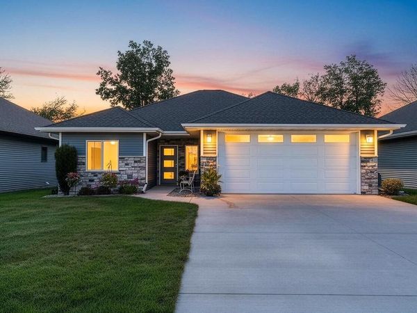 2584 FARMINGTON WAY, Suamico, WI 54313