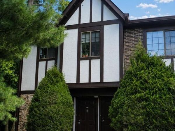 201 Mark Twain Way , Mahwah, NJ 07430