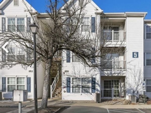 517 Waterford Dr, Edison, NJ 08817