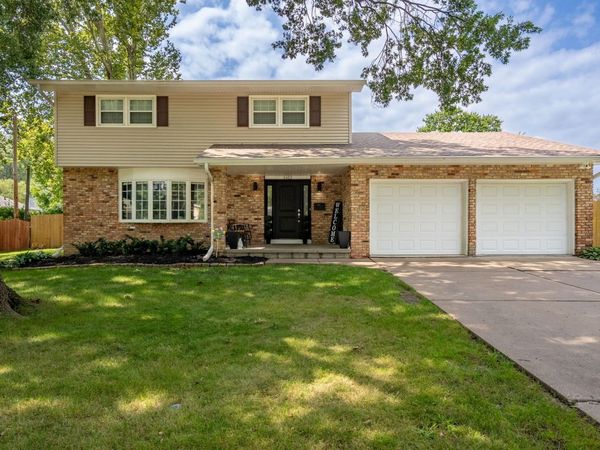 1612 20th Street , Bettendorf, IA 52722
