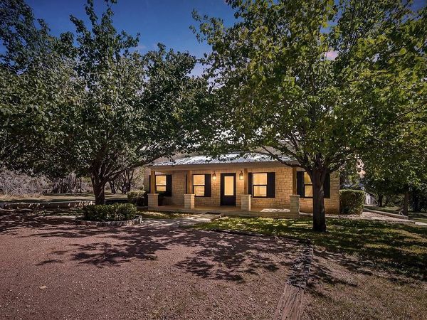 146 Hillside DR, Fredericksburg, TX 78624