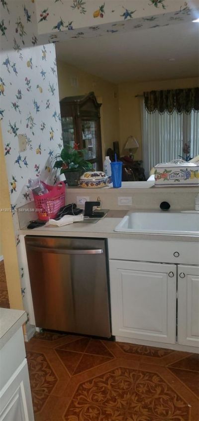 7775 Yardley Dr , Unit 211, Tamarac, FL 33321 Photo