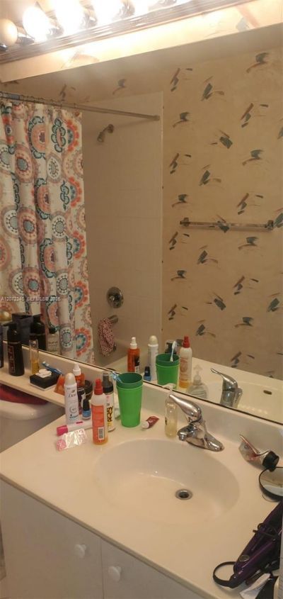 7775 Yardley Dr , Unit 211, Tamarac, FL 33321 Photo
